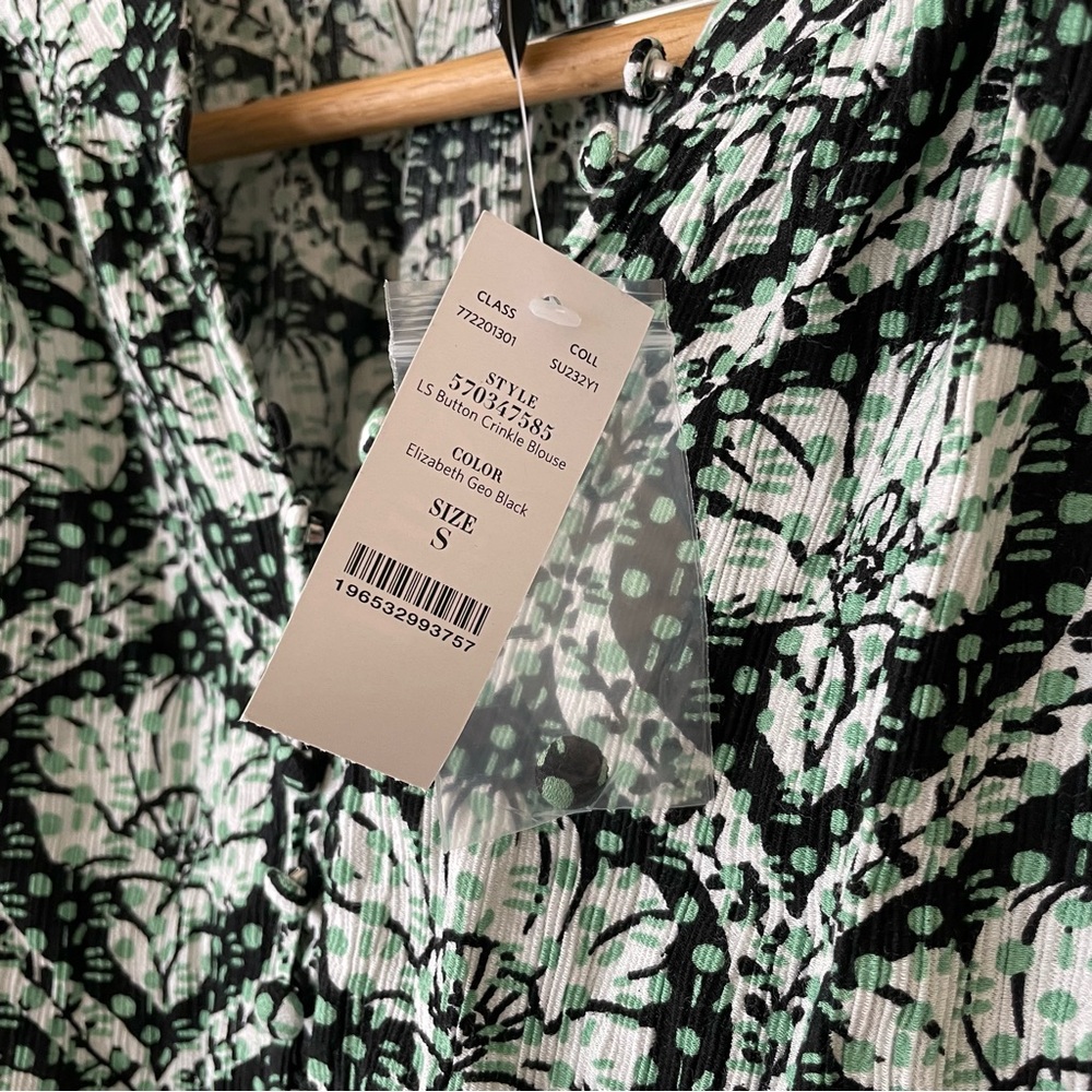 Elegant Black and White Patterned Women's Top - Picture 3 of 10